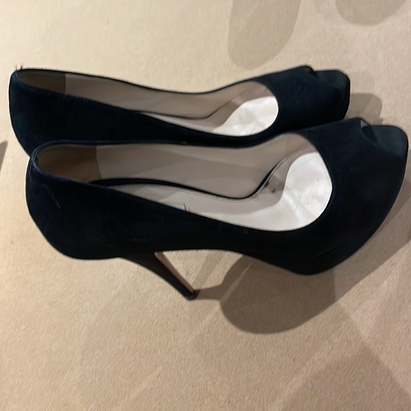 Prada black suede pump. Size 38 - Picture 2 of 4